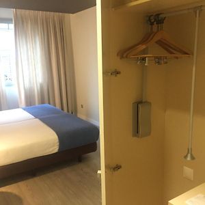 Habitación con 2 Camas Individuales Adaptada para Discapacitados